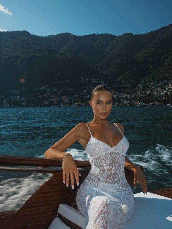 Амелия привлекательная девушка из Рубцовска цена от 11000 руб